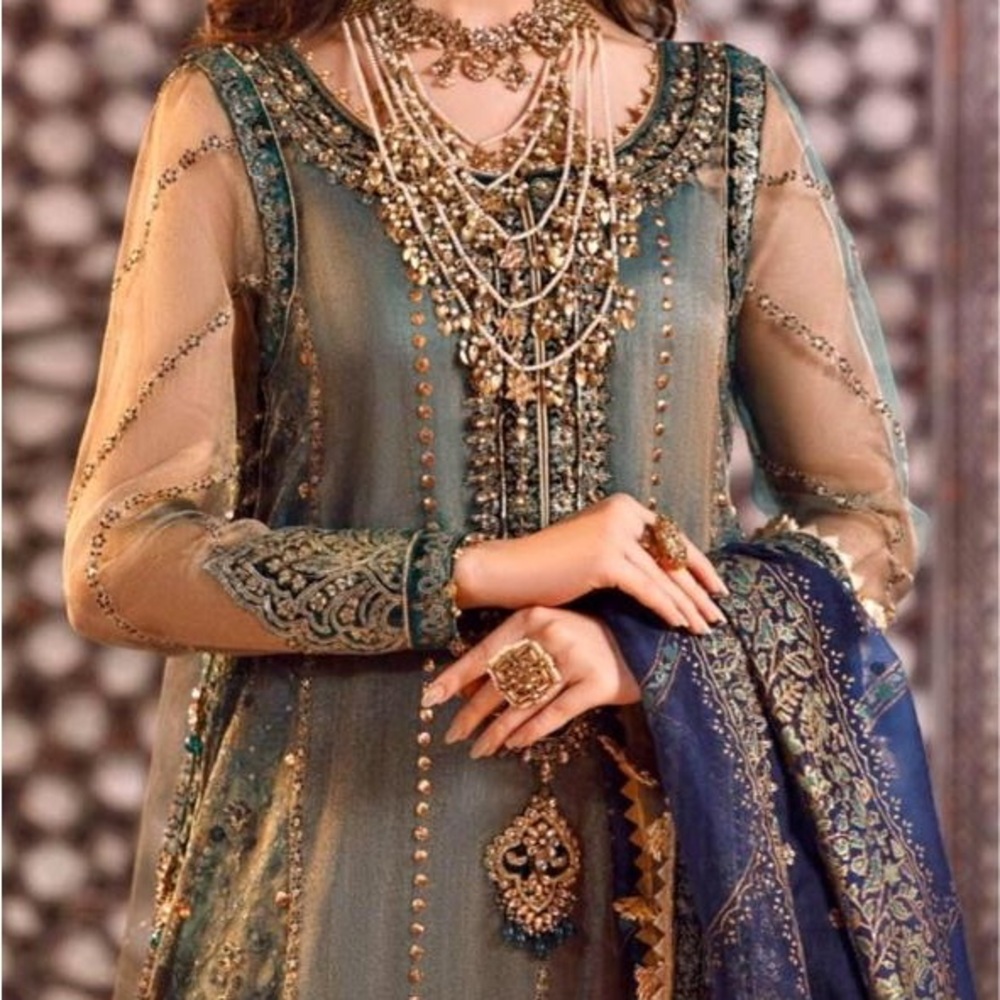Pakistani like new dress Maria b wedding use few hours size XL
